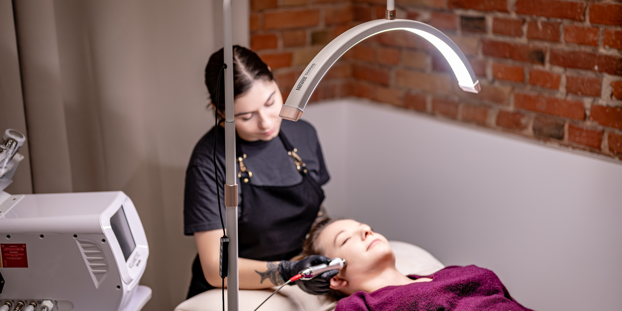 Lampa LED Newell Dianis - czarna